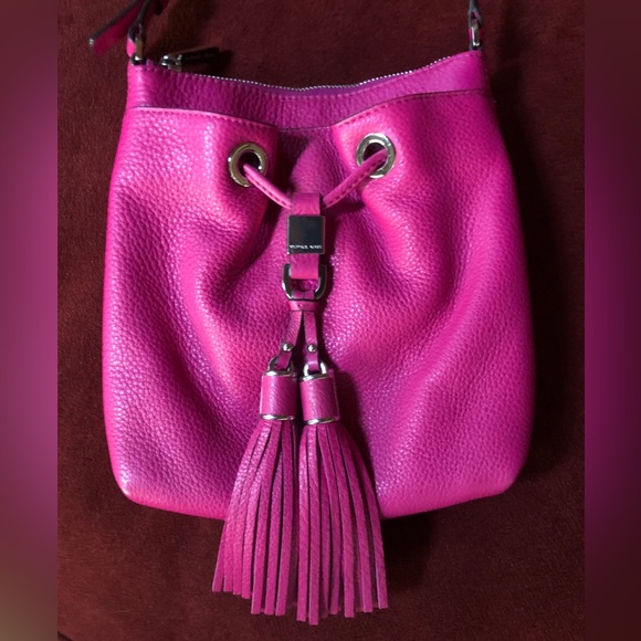Michael Kors Handbags - EUC. Michael Kors, Crossbody leather bag.